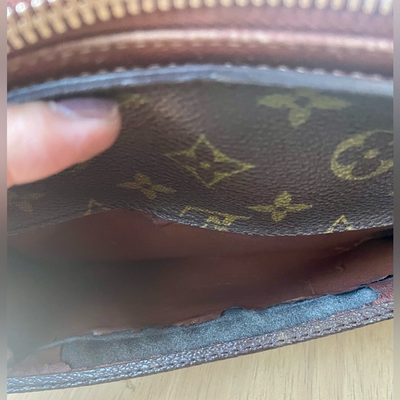 Adorable Louis Vuitton Monogram Wristlet/Pouch - Picture 8 of 14